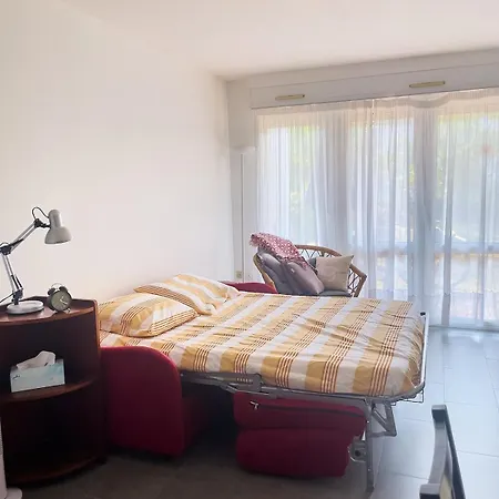 Apartment Avec Terrasse Pres De La